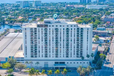 13499 Biscayne Blvd #1603, North Miami: photo 1 of 15