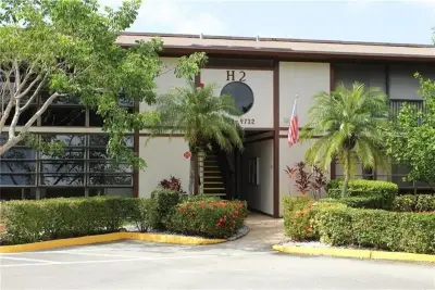 9728 S Belfort Cir #206, Tamarac: photo 1 of 10