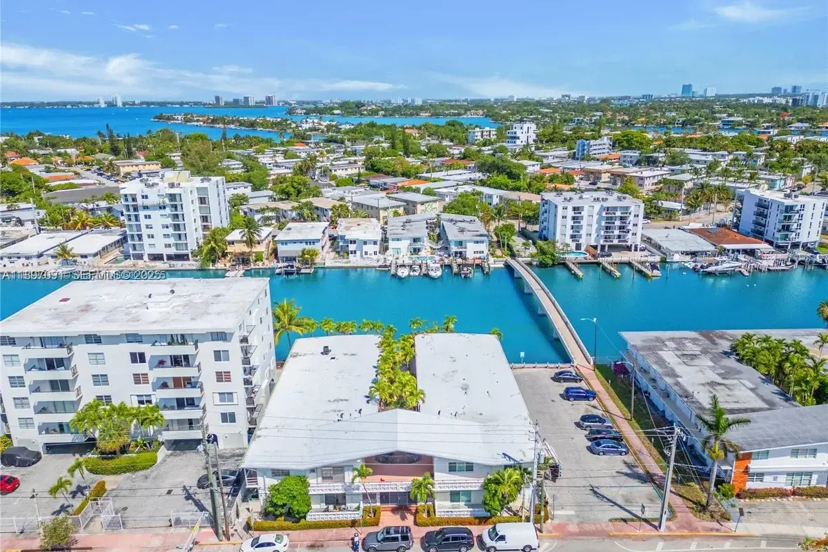 8040 Tatum Waterway Dr #3, Miami Beach: photo 1 of 29