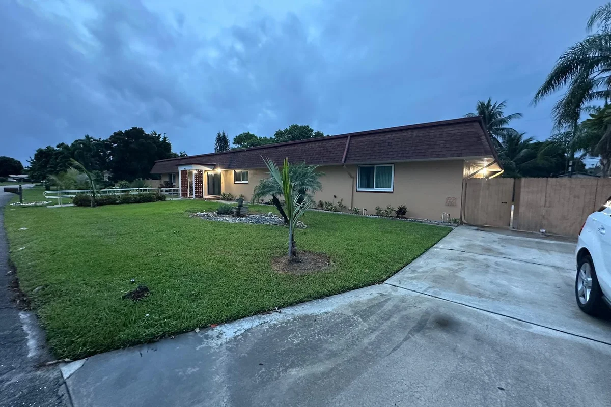 1616 Crandon Ave, Mangonia Park: photo 1 of 4