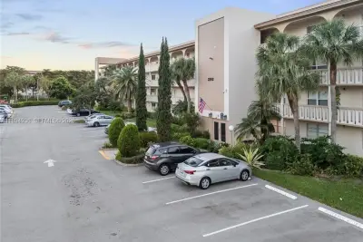 2202 Lucaya Bend #L3, Coconut Creek: photo 1 of 19