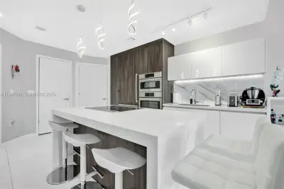 851 NE 1st Ave #806, Miami: photo 1 of 51