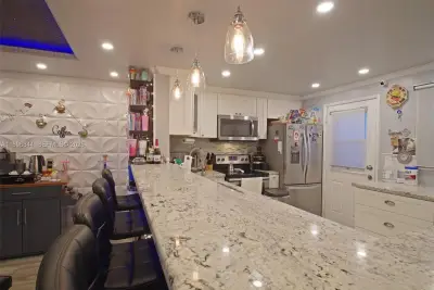 420 NE 12th Ave #401, Hallandale Beach: photo 1 of 31