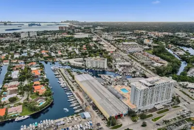 13499 Biscayne Blvd #811, North Miami: photo 1 of 20