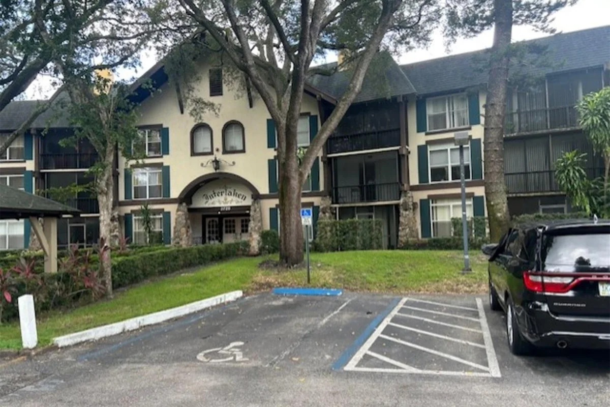 3720 Inverrary Dr #1T, Lauderhill: photo 1 of 36