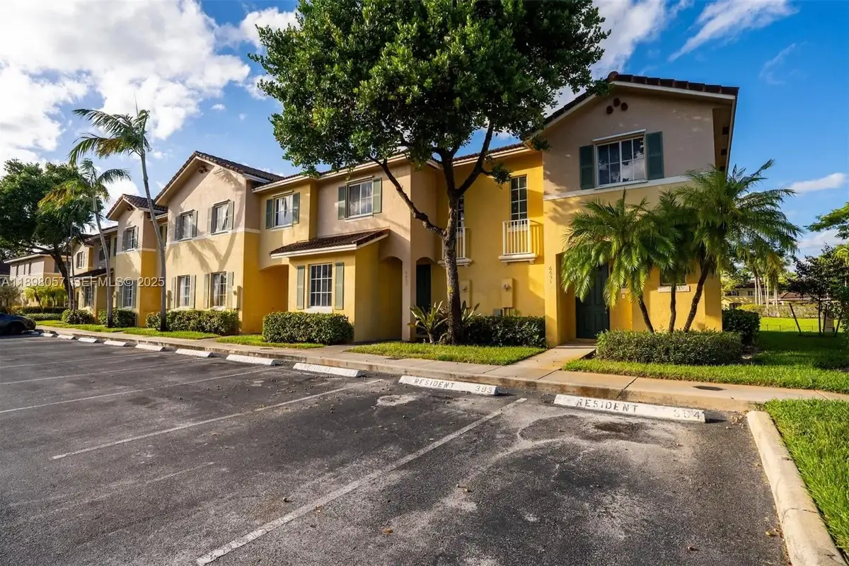 6051 SW 19th Pl, North Lauderdale: photo 1 of 42