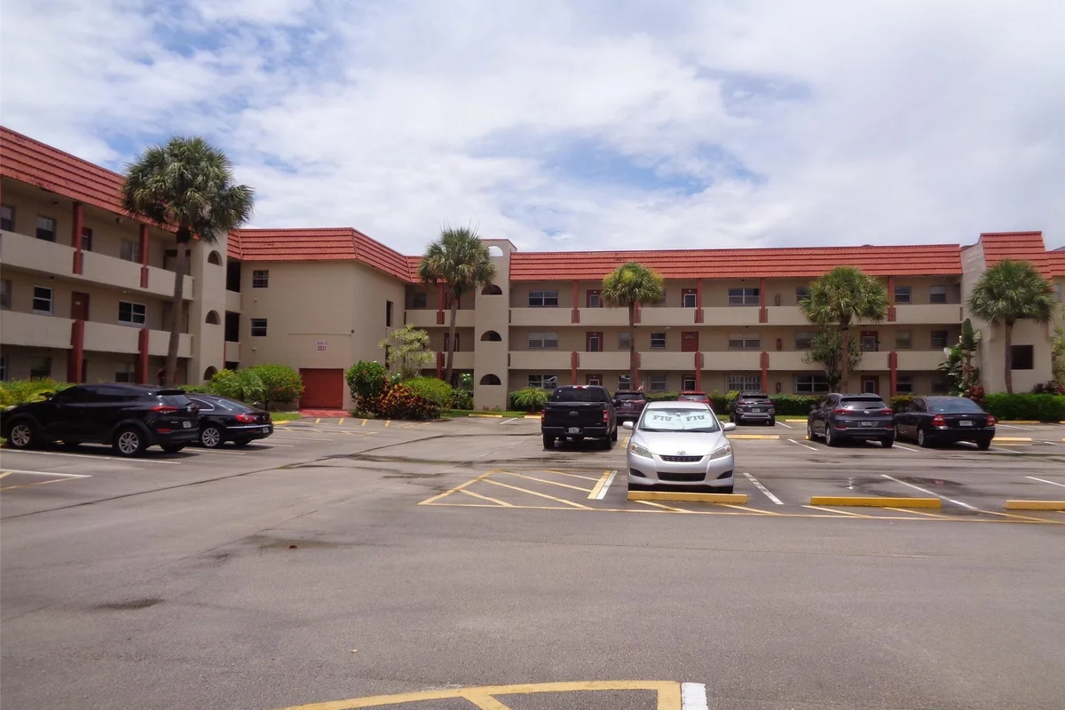 2831 E Sunrise Lakes Dr #209, Sunrise: photo 1 of 34