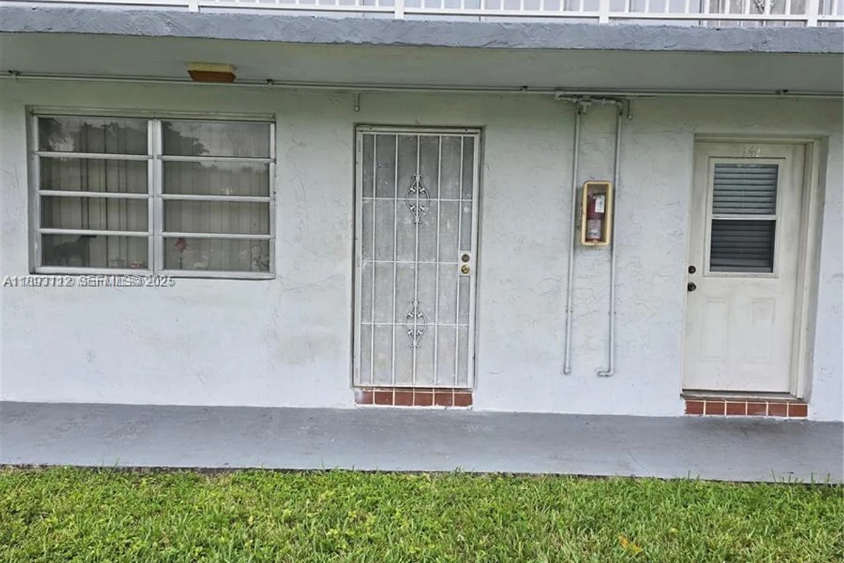 20310 NE 2nd Ave #15, Miami Gardens: photo 1 of 5