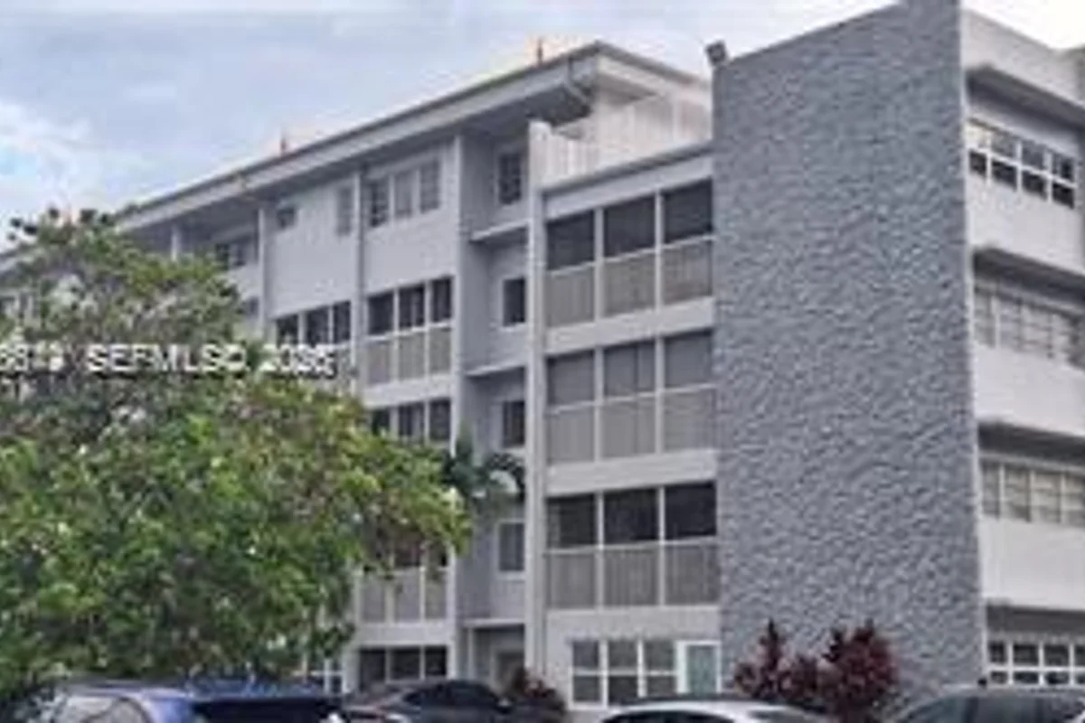 215 SE 3rd Ave #107A, Hallandale Beach: photo 1 of 27