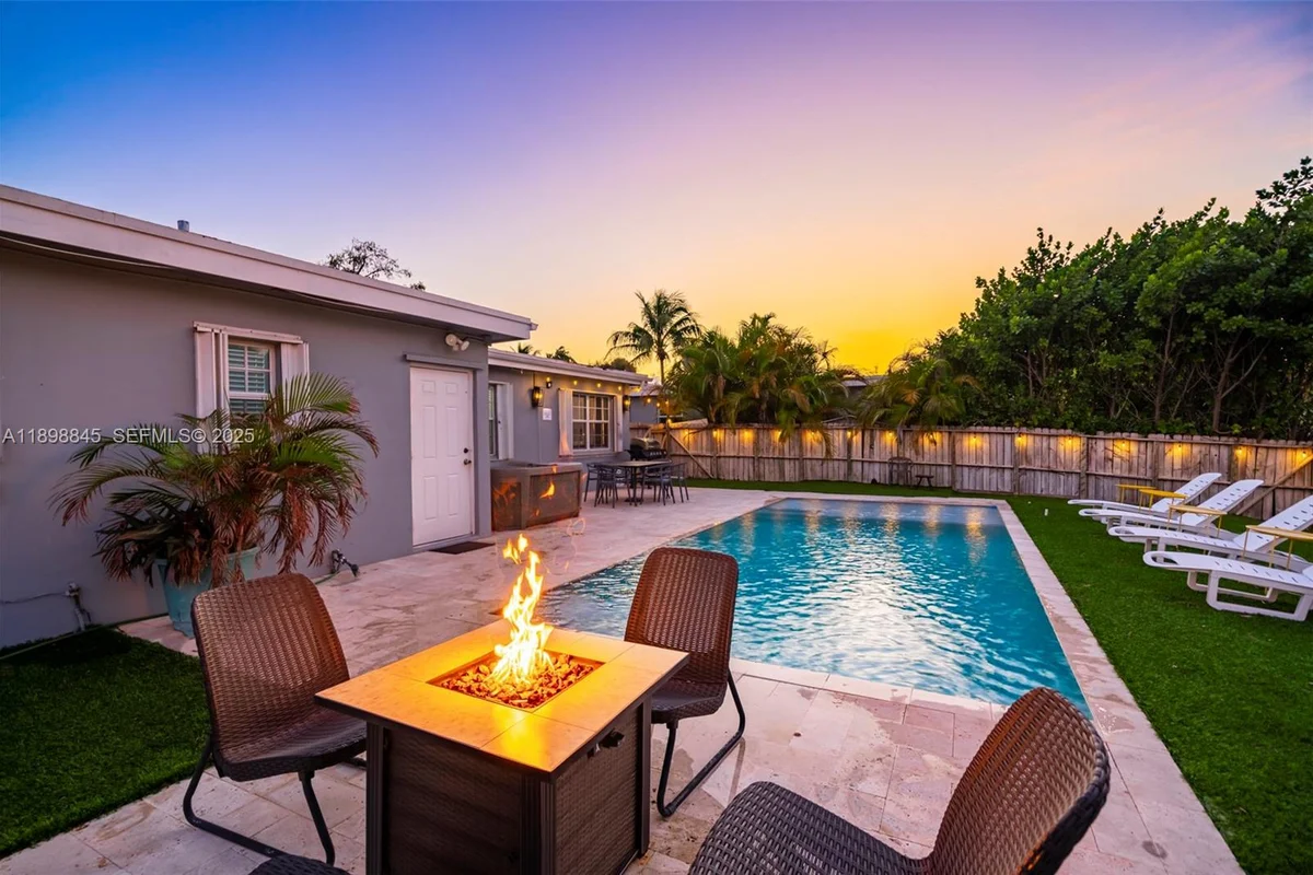 1305 Funston St, Hollywood: photo 1 of 94