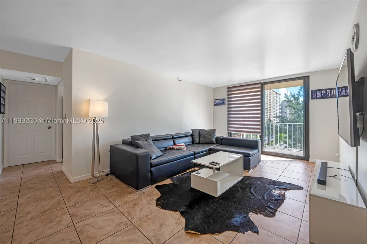290 174th St #511, Sunny Isles Beach: photo 1 of 17