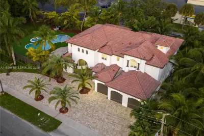 112 NW 14th Way, Dania Beach: photo 1 of 42