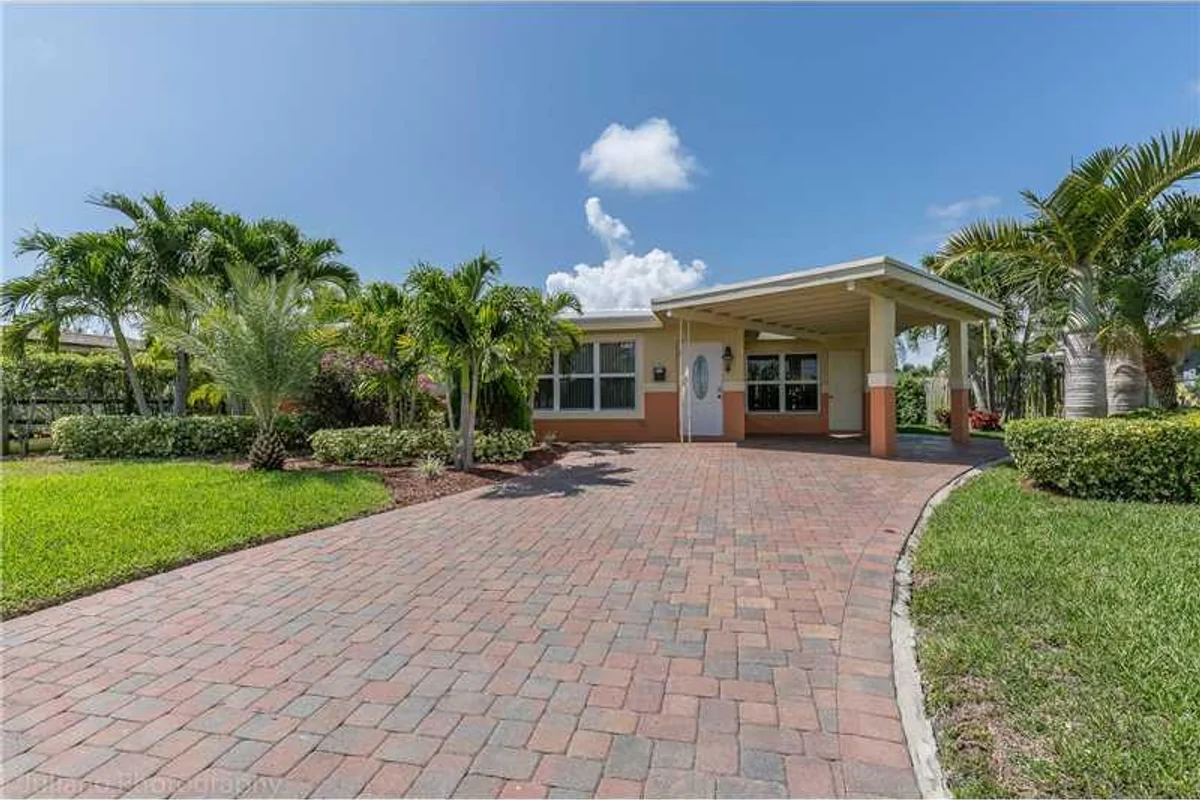 160 SE 12th St, Pompano Beach: photo 1 of 22