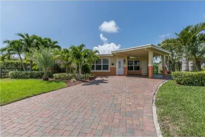 160 SE 12th St, Pompano Beach: photo 1 of 22