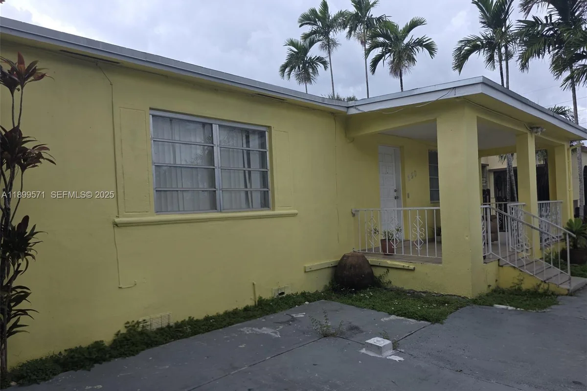 250 NW 63rd Ct, Miami: photo 1 of 31
