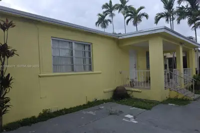 250 NW 63rd Ct, Miami: photo 1 of 31
