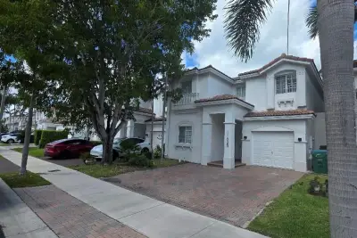 11525 NW 71st St, Doral: photo 1 of 20