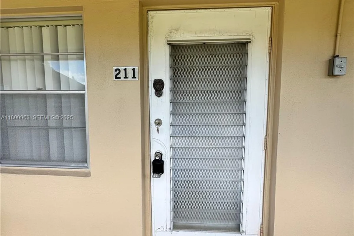 211 Coventry I, West Palm Beach: photo 1 of 16