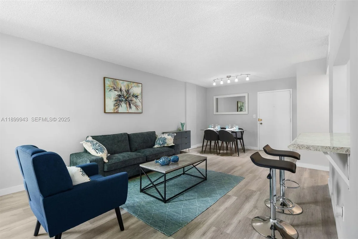 210 172nd St #128, Sunny Isles Beach: photo 1 of 16