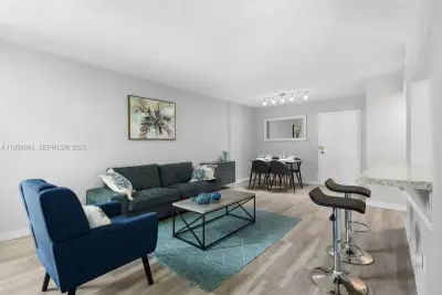 210 172nd St #128, Sunny Isles Beach: photo 1 of 16