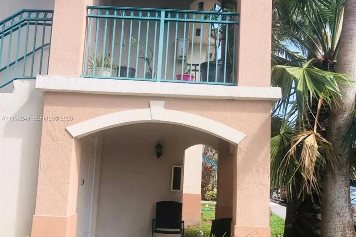 1261 SE 31st Ct #101-53, Homestead: photo 1 of 30