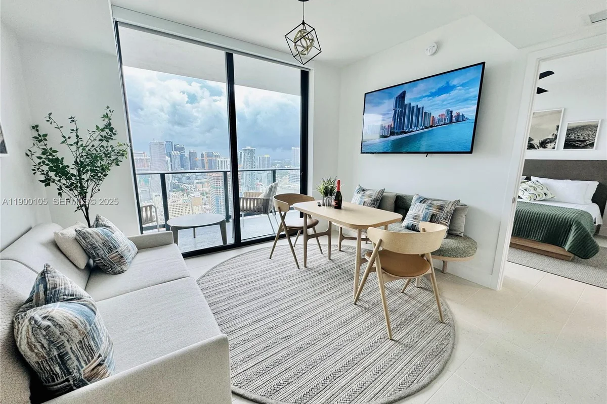 159 NE 6th St #4314, Miami: photo 1 of 63