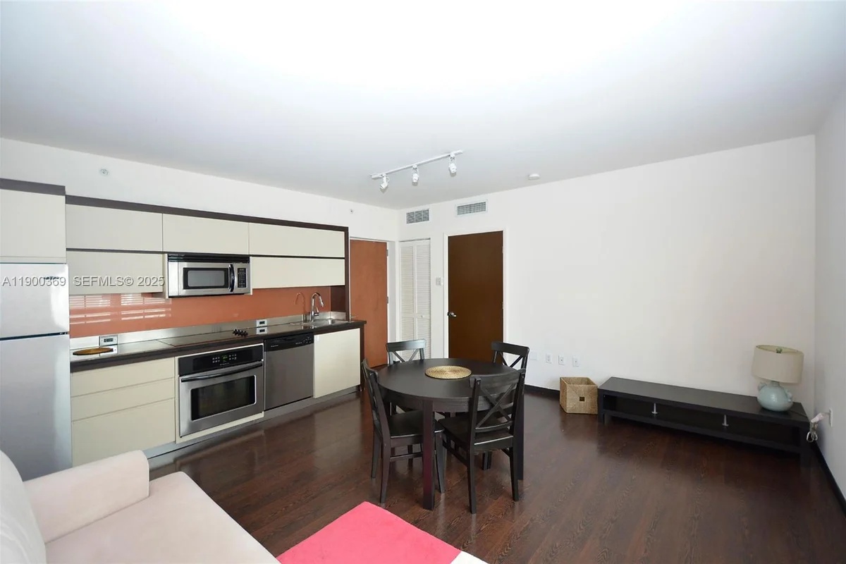 435 21st St #205, Miami Beach: photo 1 of 11