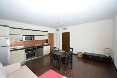 435 21st St #205, Miami Beach: photo 1 of 11