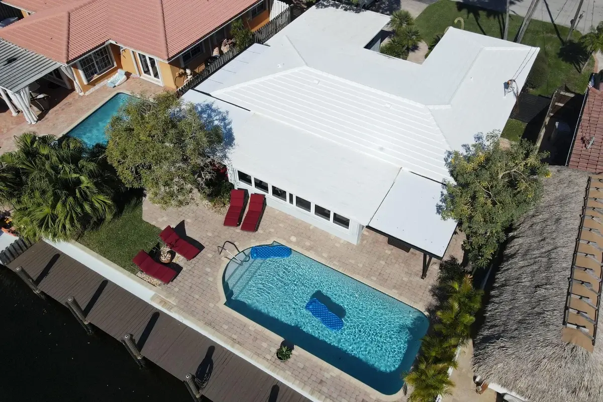 2548 SE 14th St E, Pompano Beach: photo 1 of 101