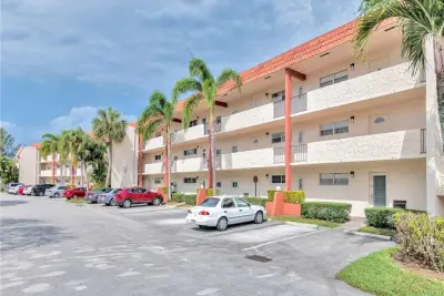 9800 N Hollybrook Lake Dr #202, Pembroke Pines: photo 1 of 31