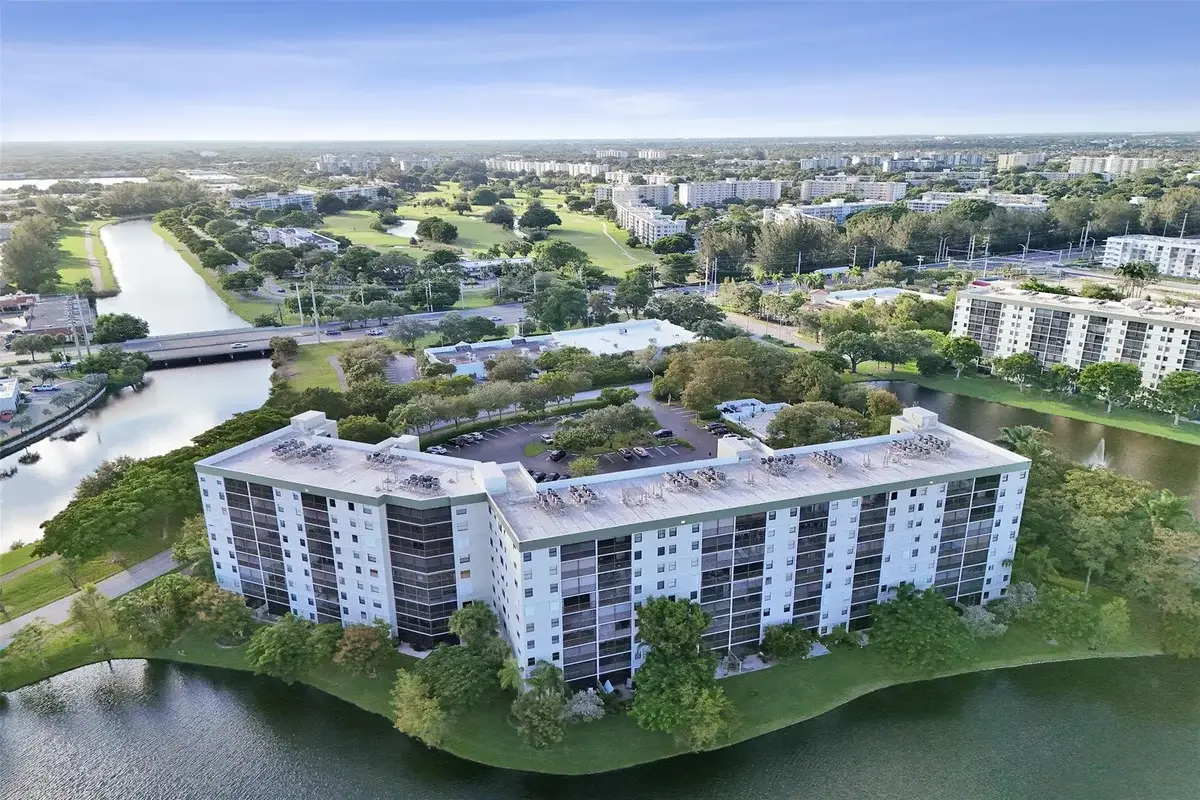 2334 S Cypress Bend Dr #304, Pompano Beach: photo 1 of 67