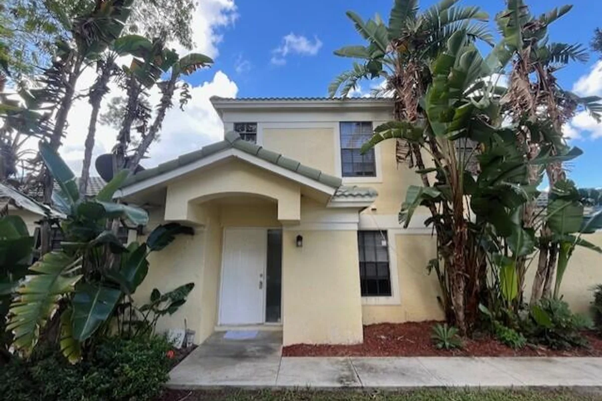 690 Via Toscana, Wellington: photo 1 of 18