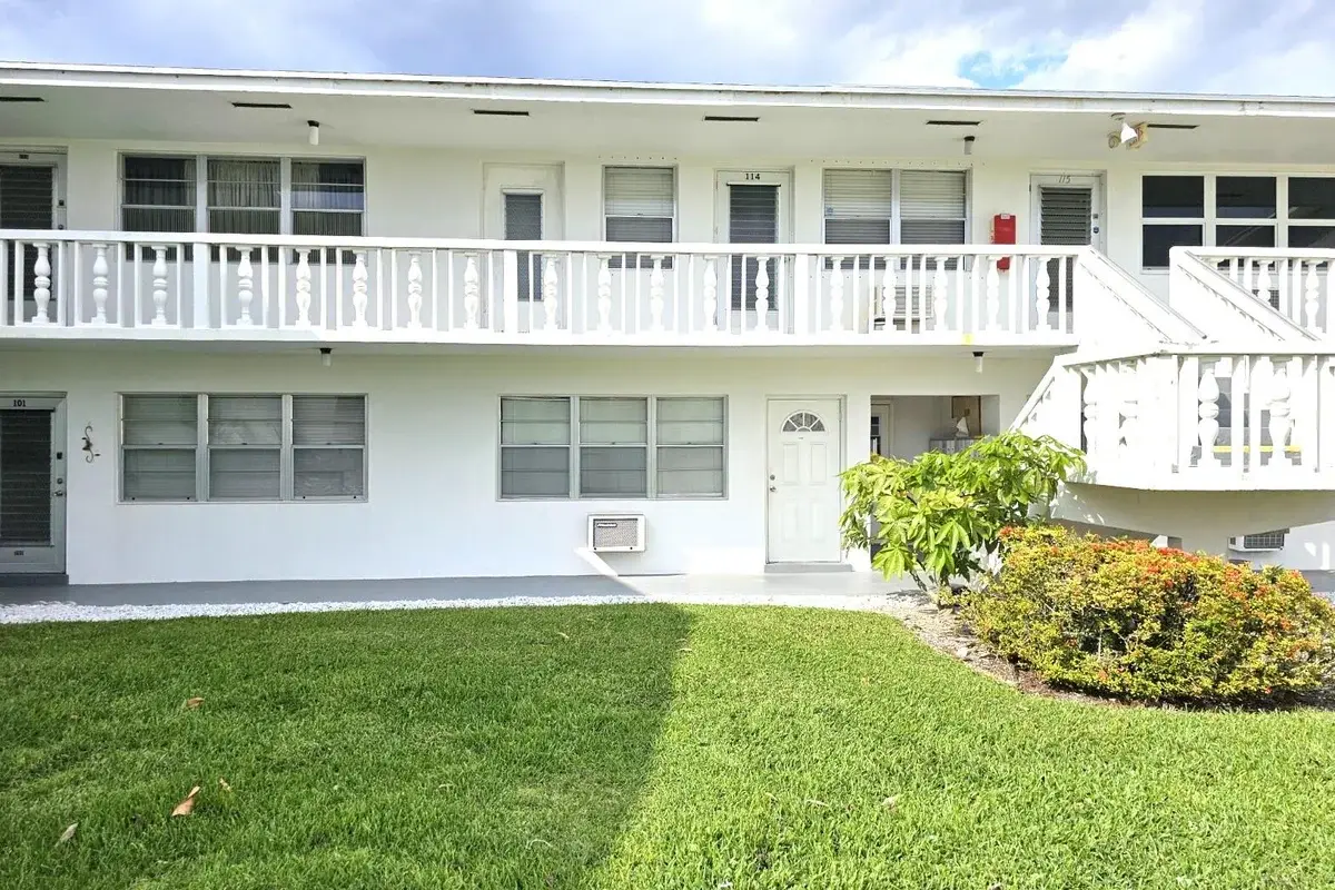 102 Easthampton E, West Palm Beach: photo 1 of 13