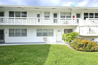 102 Easthampton E, West Palm Beach: photo 1 of 13