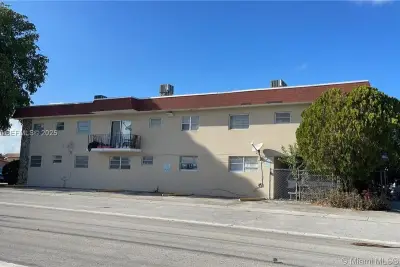16103 NE 19th Ct, North Miami Beach: photo 1 of 10
