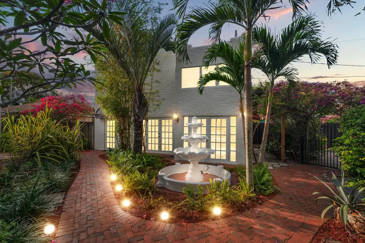 643 36th St, West Palm Beach: photo 1 of 63