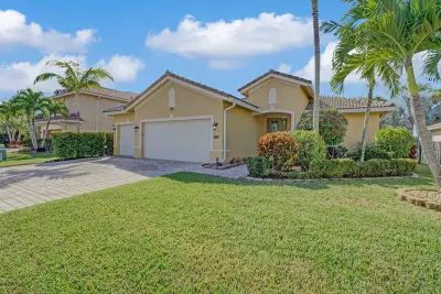 9328 Silent Oak Cir, West Palm Beach: photo 1 of 35