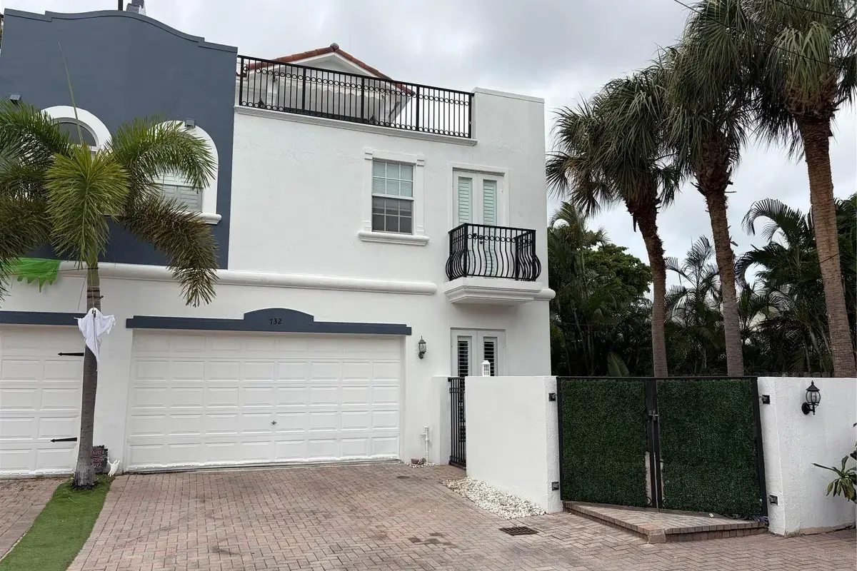 732 NE 15th Ave, Fort Lauderdale: photo 1 of 42