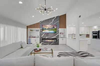 39 Edinburgh Dr, Palm Beach Gardens: photo 1 of 17