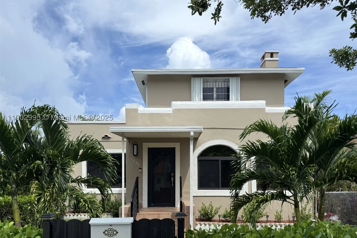 1835 SW 10th St, Miami: photo 1 of 49