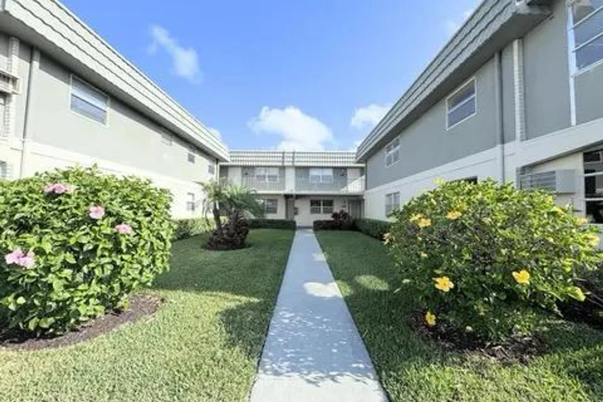 280 Flanders #F, Delray Beach: photo 1 of 11