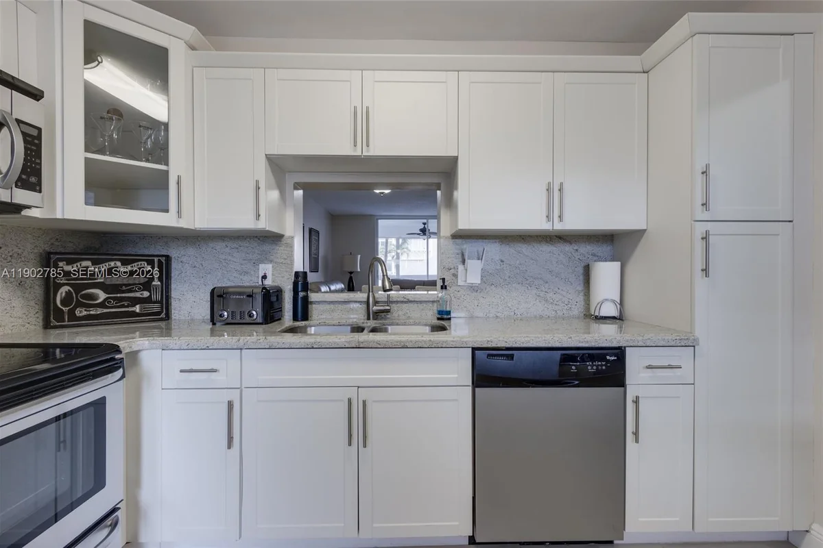 420 NE 12th Ave #208, Hallandale Beach: photo 1 of 44