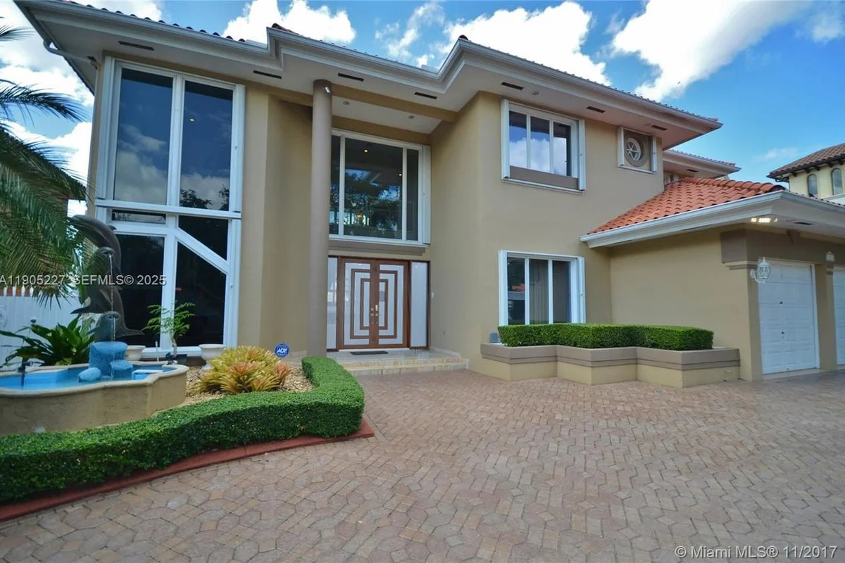 16232 NW 79th Ave, Miami Lakes: photo 1 of 29