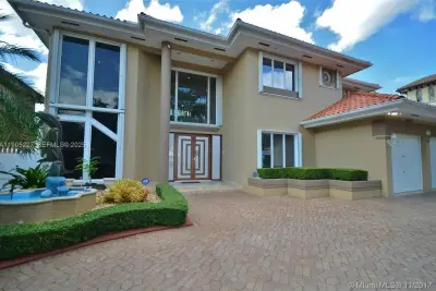 16232 NW 79th Ave, Miami Lakes: photo 1 of 29