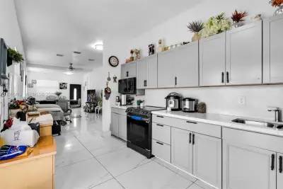 3166 NW 102nd St, Miami: photo 1 of 27