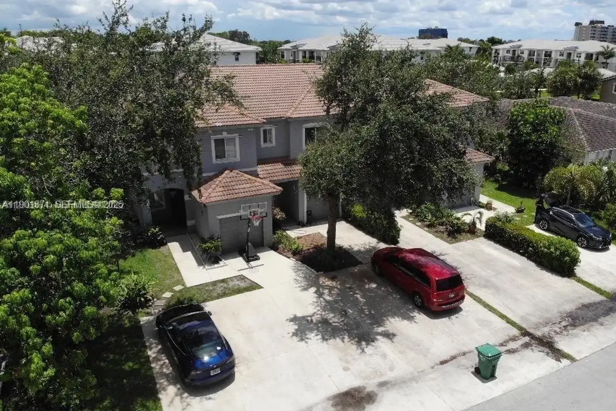 8706 NW 38th Dr, Coral Springs: photo 1 of 23