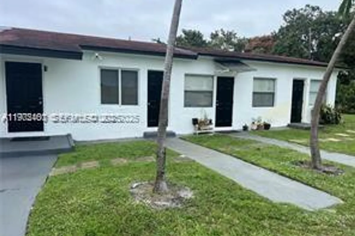 511 NW 133rd St #4, North Miami: photo 1 of 5