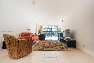 200 Leslie Dr #214, Hallandale Beach: photo 1 of 5
