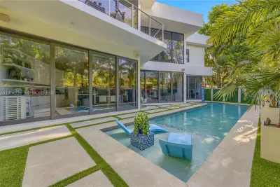 3764 Carmen Ct, Miami: photo 1 of 55