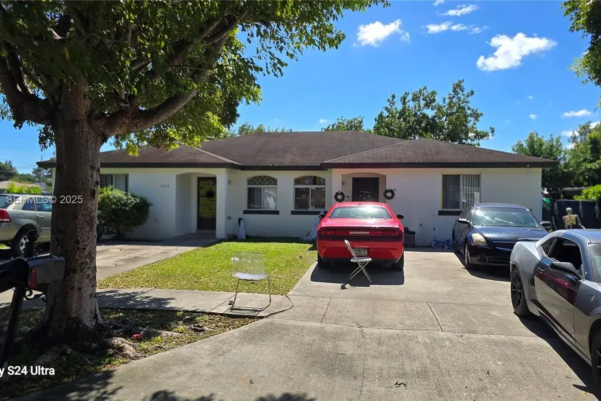 12040 SW 215th St, Miami: photo 1 of 2